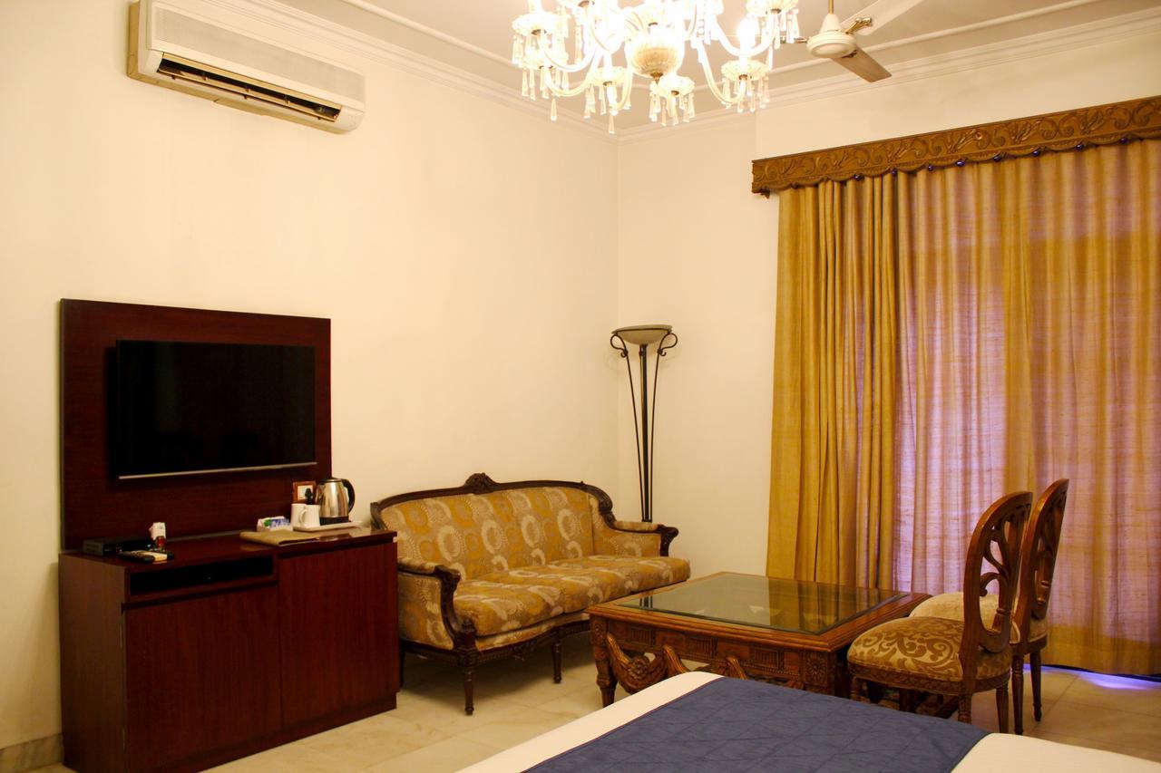 Fabhotel Anand Lok New Delhi Exterior photo
